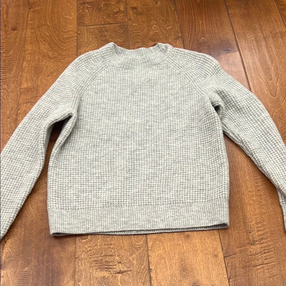 Elegant Heather Gray Women's Crew Neck Sweater